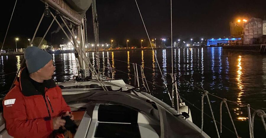Gdansk: Scenic Evening Yacht Cruise with Welcome Drink - Passing the Crane and Granary Island at night