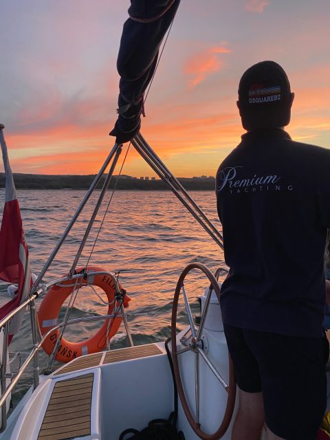 Gdańsk: Scenic Sunset Cruise with Welcome Drink - Who should book this cruise?