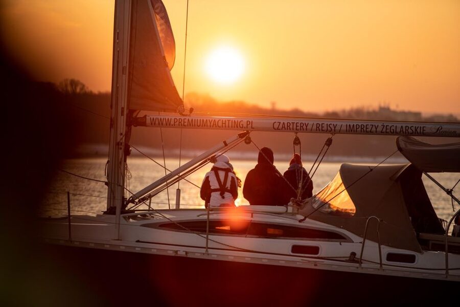 Gdańsk: Scenic Sunset Cruise with Welcome Drink - Starting beside the Motława River