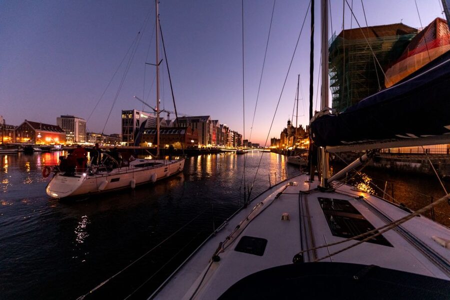 Gdańsk: Scenic Sunset Cruise with Welcome Drink - The short run into the Bay of Gdańsk