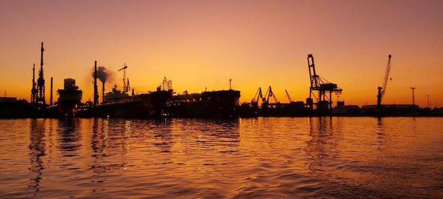 Gdańsk: Scenic Sunset Cruise with Welcome Drink - A gentle start through Gdańsk’s historic riverfront