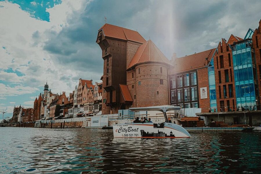 Gdańsk: Sightseeing EcoCruise around the Old Town of Gdansk - The guides can shape the whole experience