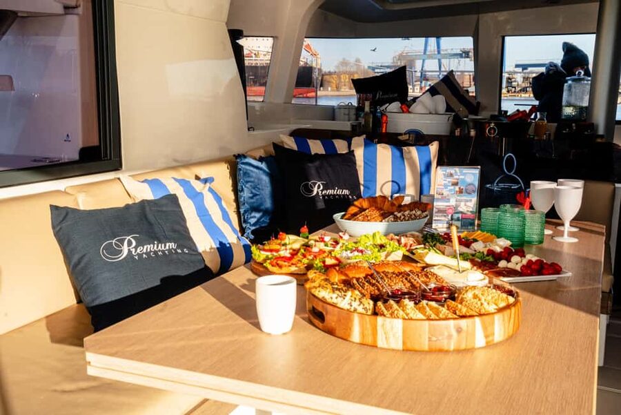 Gdansk/Sopot: Breakfast Cruise on a Catamaran - Choosing Sopot or Gdańsk