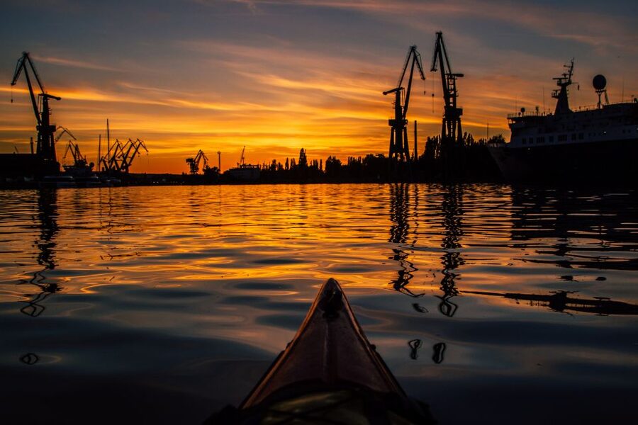 Gdansk: Sunset Kayak Tour - Meeting at the Gdansk Shipyard