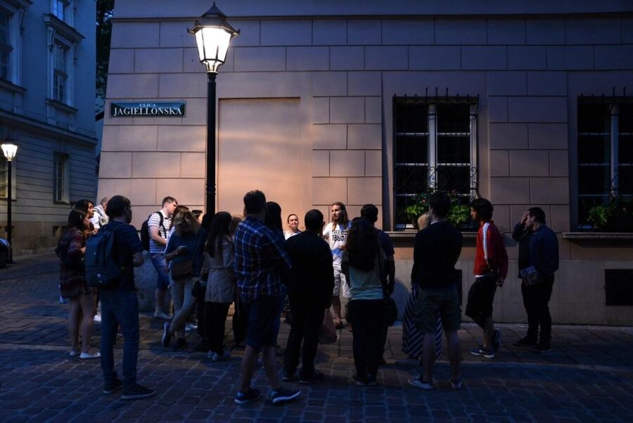 Ghosts & Crimes: Macabre Kraków Walking Tour in English - What the guide adds to the experience