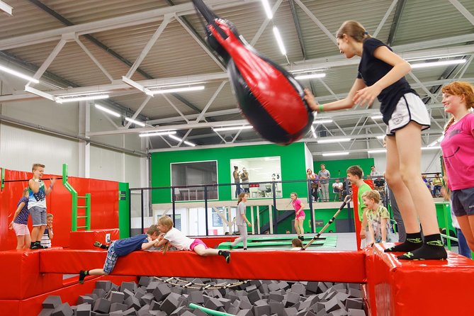 Great fun in GOjump Kraków-Mateczny Trampoline Park - 2 hour ticket - The warm-up and safety briefing