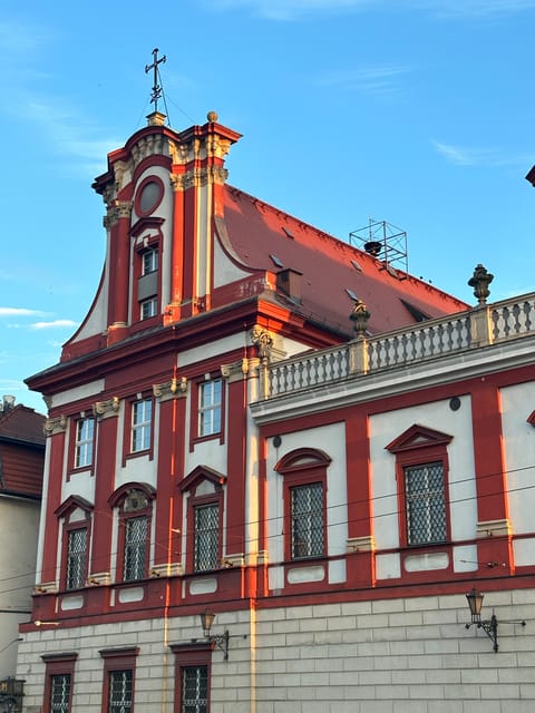 Group city tour (walking tour) through Wroclaw in German - The University of Wroclaw adds an academic chapter