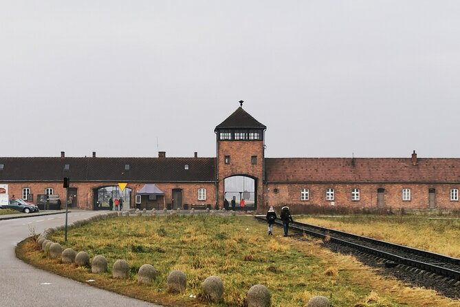 Guided Tour from Krakow to Auschwitz Birkenau with hotel pick up - The drive to Auschwitz I