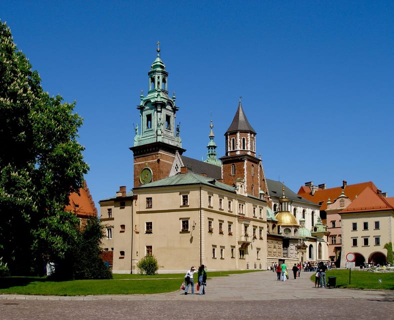 Guided Tour of the Wawel Castle & Cathedral in Cracow - The royal crypts beneath the cathedral
