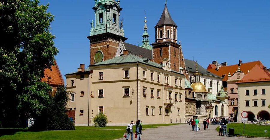 Guided Tour of the Wawel Castle & Cathedral in Cracow - What the guide adds to the experience
