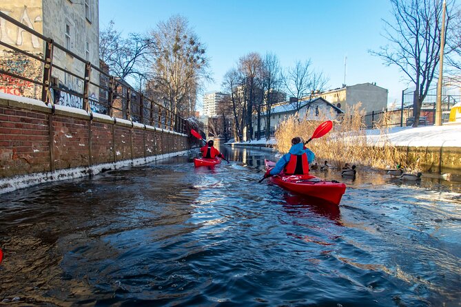 Guided Winter Kayak Tour in Gdańsk & Hot Chocolate Treat - Stop 1: the Crane from the Motława