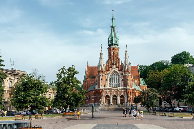 Highlights & Hidden Gems With Locals: Best of Krakow Private Tour - What this private Krakow walk is really designed to do
