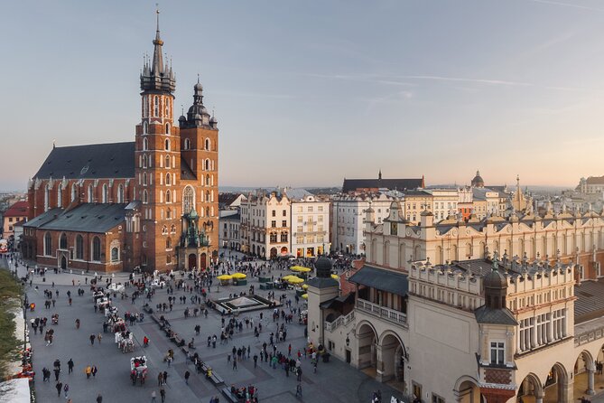 Historic Krakow : Old Town & Wawel Castle Walking tour - Key points at a glance