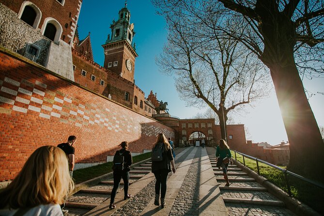 Historic Krakow : Old Town & Wawel Castle Walking tour - What the guide adds to the experience
