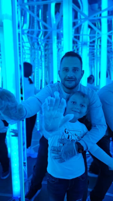 ''House Of Attractions'': Glass Labyrinth Family Ticket 2+1 - Who Will Enjoy This Most