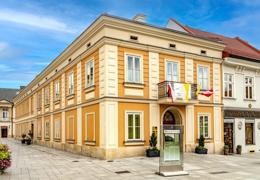 IN THE FOOTSTEPS OF JOHN PAUL II. FULL TOUR WITH AUDIO GUIDE - The Divine Mercy Sanctuary begins the story
