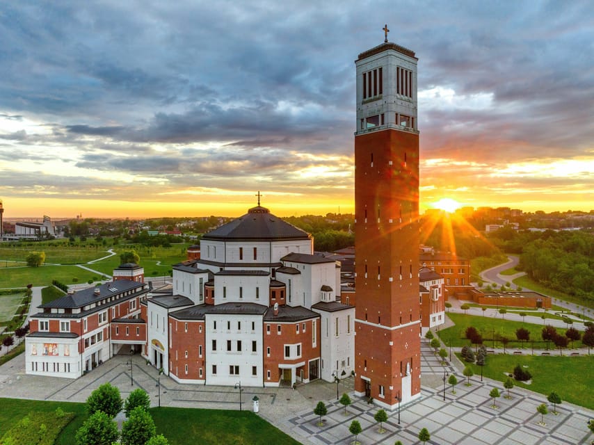 IN THE FOOTSTEPS OF JOHN PAUL II. FULL TOUR WITH AUDIO GUIDE - The John Paul II Center gives the modern context