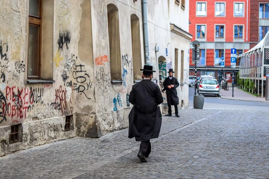 Jewish Krakow Walking Tour in English - What the guide adds that a self-guided walk cannot