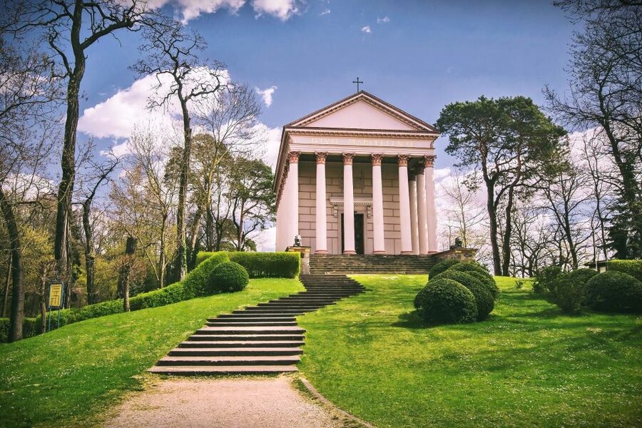 Kornik Castle and Rogalin Palace Half-Day Private Tour - Guide languages and the feel of the visit