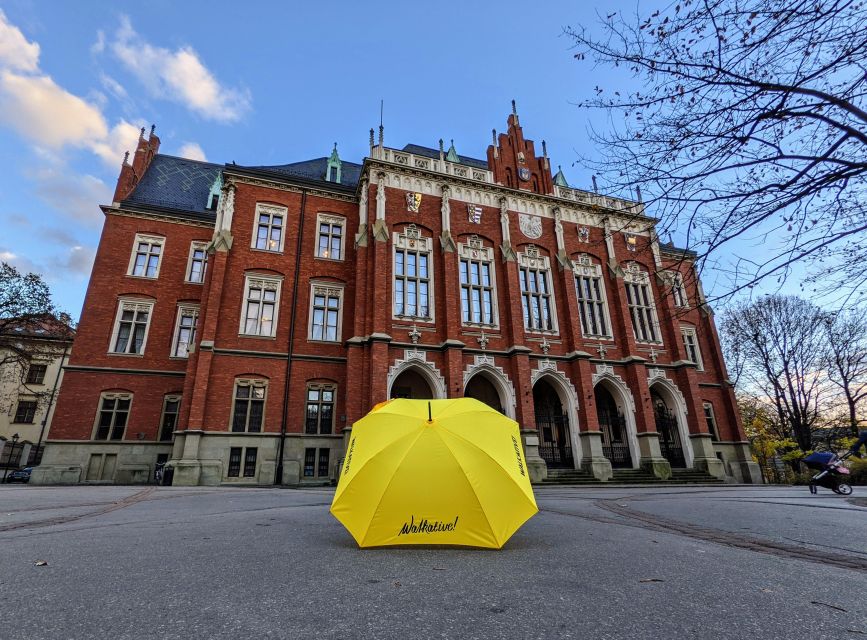 Krakauer old town tour - The Wawel dragon and Krakow’s playful side