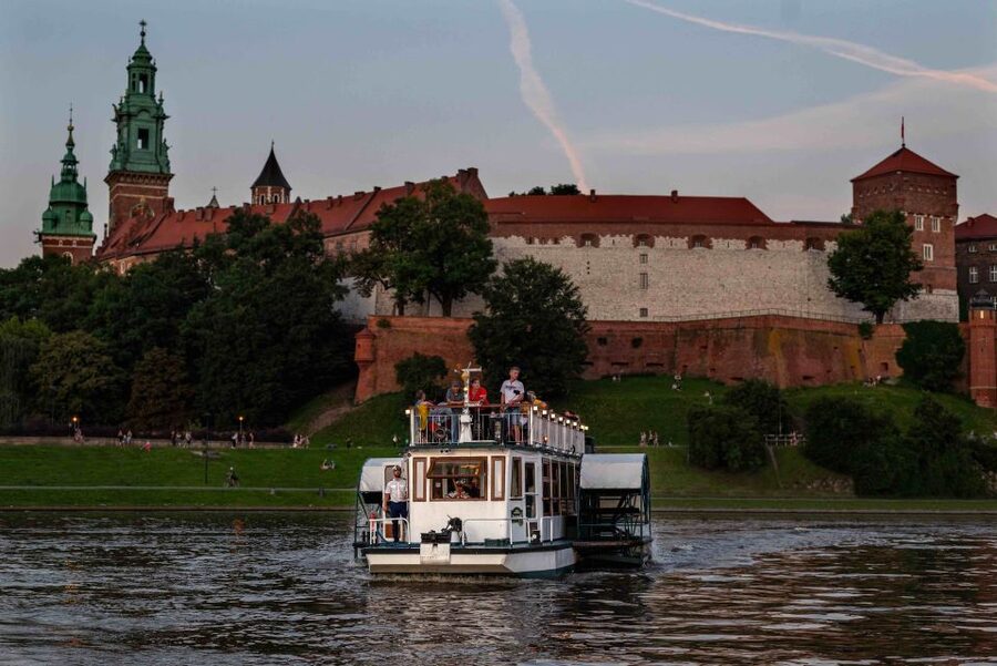 Krakow: 1-Hour Evening Vistula River Cruise - Starting below Wawel Hill