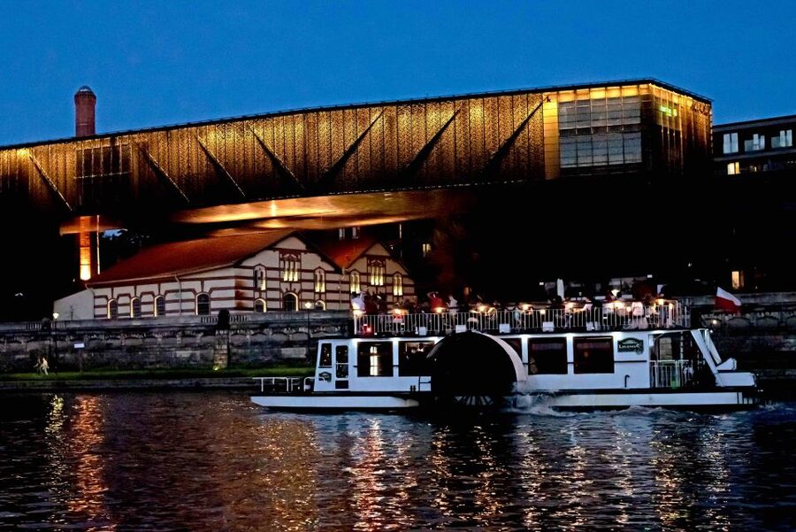Krakow: 1-Hour Evening Vistula River Cruise - Dębnicki Bridge and the Norbertine convent