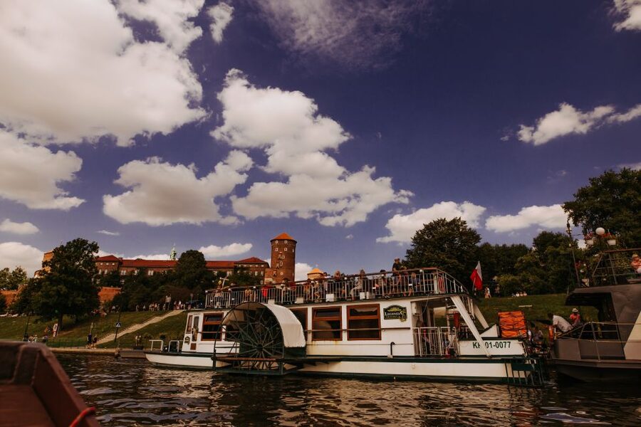 Krakow: 1-Hour Evening Vistula River Cruise - Manggha Centre and Krakow’s modern face