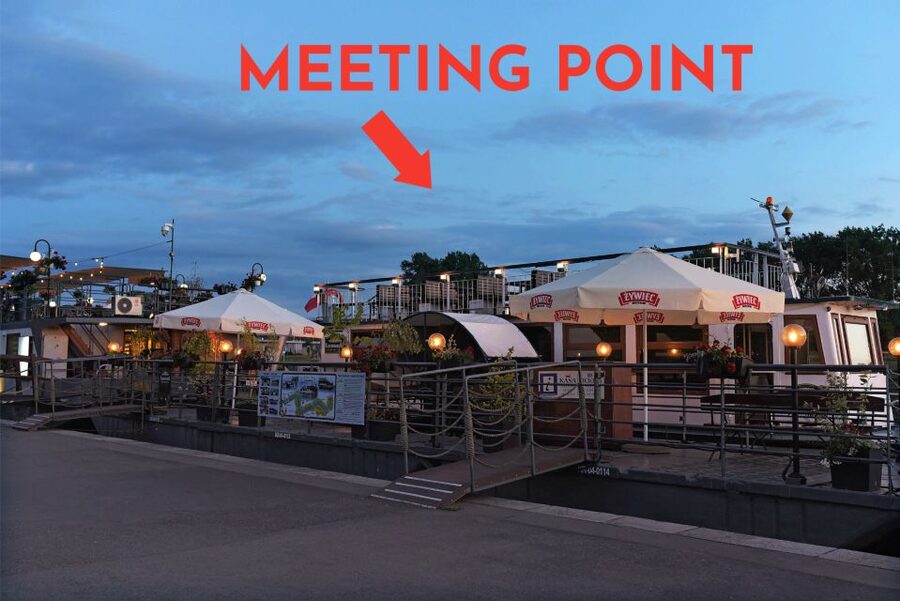 Krakow: 1-Hour Evening Vistula River Cruise - Choosing between the open deck and the enclosed cabin