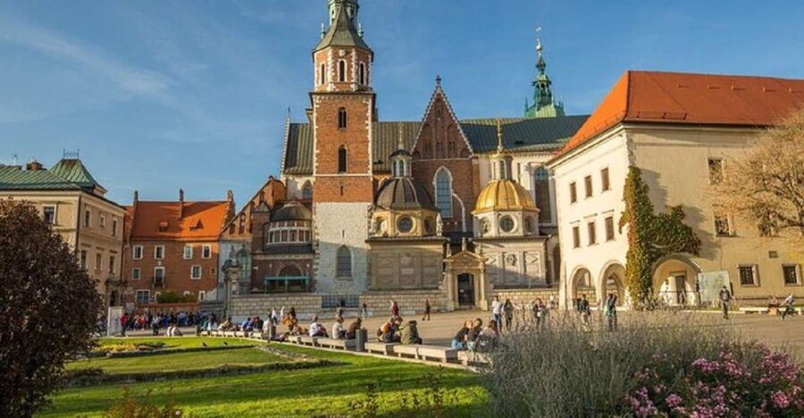 Kraków: 3-Day Wawel Castle, Wieliczka, and Auschwitz Tour - Day one inside Wawel Castle and beneath the Market Square