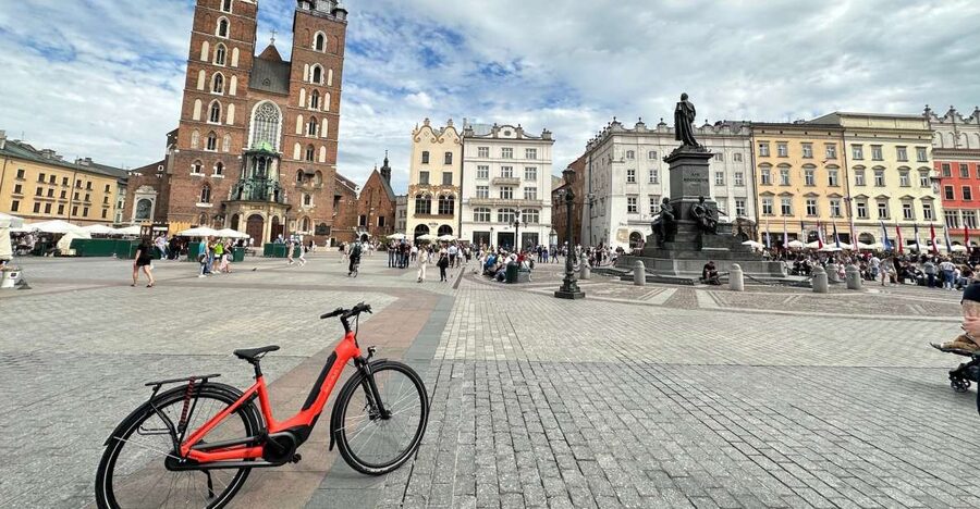Krakow: 3-Hour Small Group Tour on E-Bike - Guides and the quality of the storytelling
