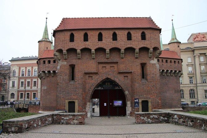 Krakow Airport Transfers : Krakow City to Krakow Airport KRK in Luxury Van - Who should choose this transfer?