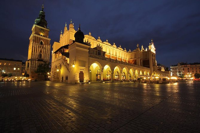 Krakow and Wieliczka Small Group Tour from Lodz with Lunch - St. Mary’s Basilica and the medieval defenses