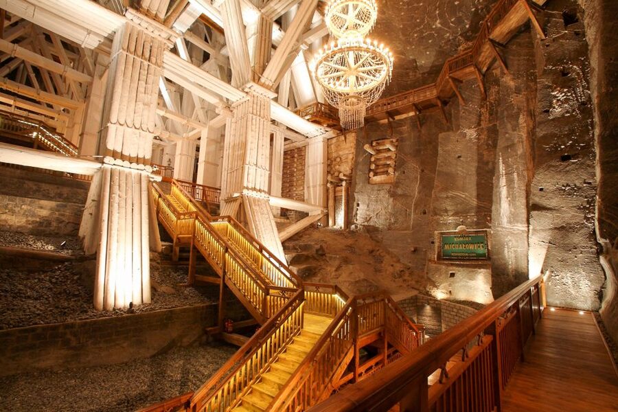 Krakow: Auschwitz-Birkenau and Salt Mine Guided Tour - The transfer to Wieliczka and the one-hour pause