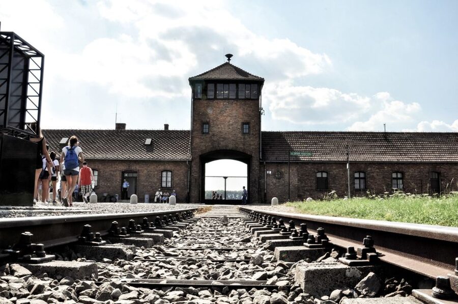 Krakow: Auschwitz-Birkenau Guided Tour Pickup/Lunch Options - Pickup in Krakow and the long road south