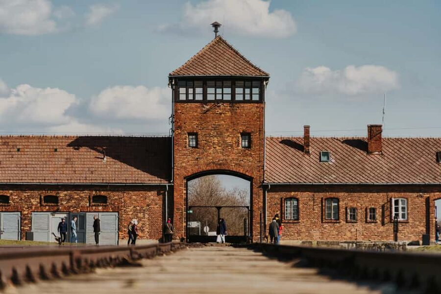 Krakow: Auschwitz-Birkenau Guided Tour with Transportation - The early start and ticket issue