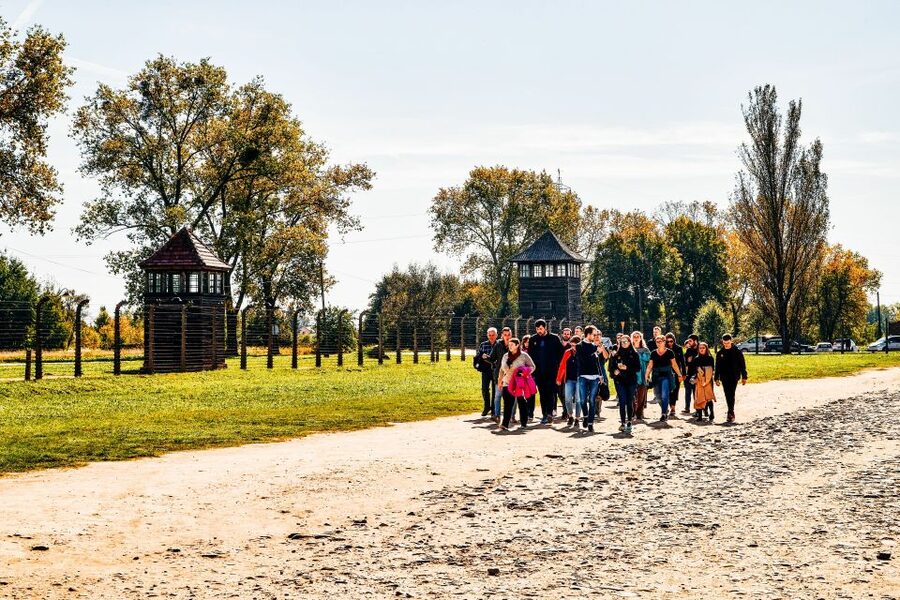 Krakow: Auschwitz-Birkenau Live Guided Tour & Hotel Pickup - Why this Krakow day trip works