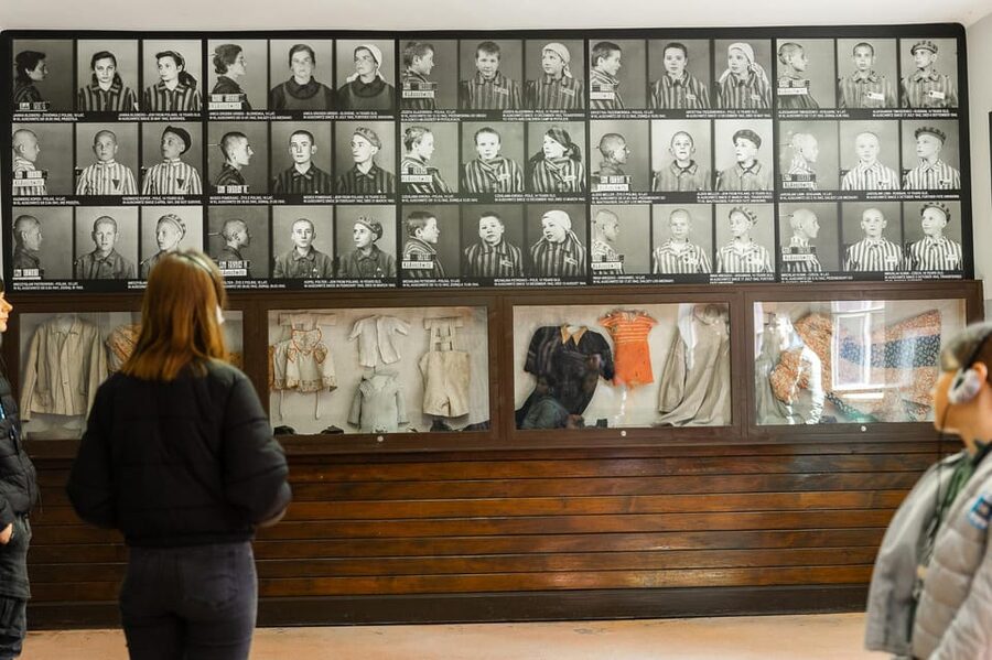 Krakow Auschwitz-Birkenau Memorial Guided Tour Meeting Point - Auschwitz I and the Arbeit Macht Frei gate