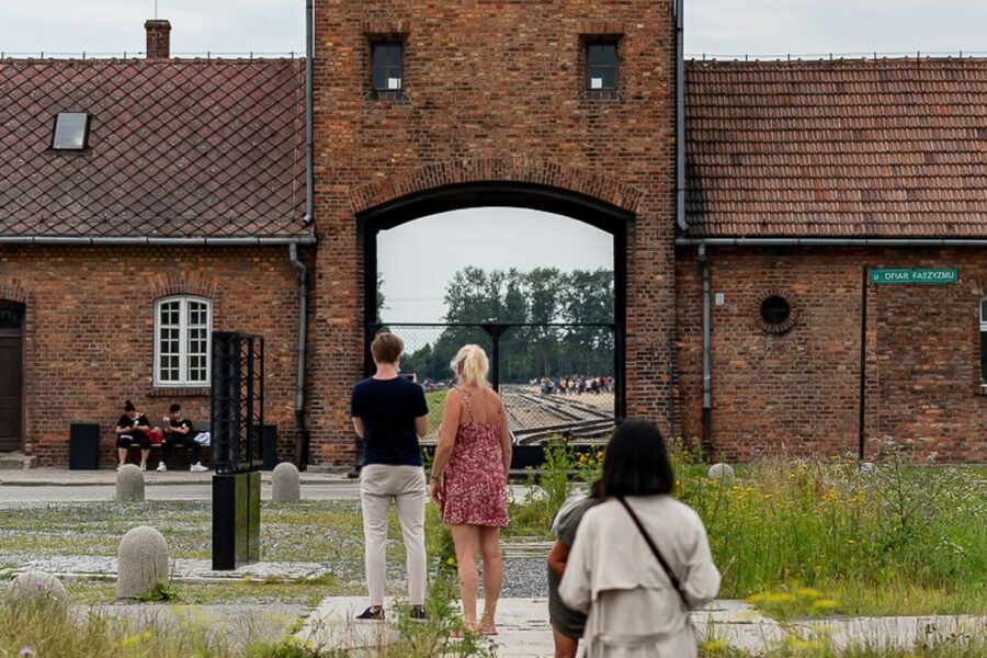 Krakow: Auschwitz-Birkenau Tour Limited to 15 Visitors - Practical details that can save trouble