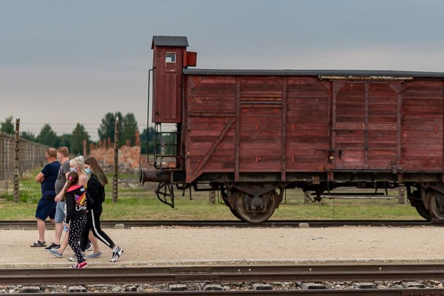 Krakow: Auschwitz-Birkenau Tour Limited to 15 Visitors - Why the small group makes a difference
