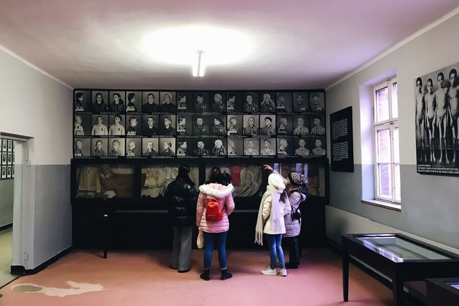 Krakow: Auschwitz-Birkenau Tour Limited to 15 Visitors - Entering Auschwitz I without the long ticket queue