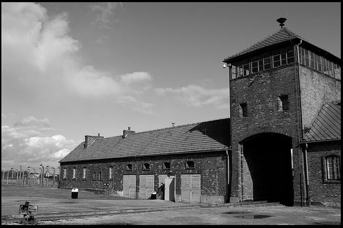 Krakow: Auschwitz-Birkenau Tour & Museum Expert Guide - Auschwitz I: barracks, evidence, and silence