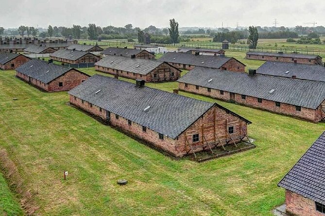Krakow: Auschwitz-Birkenau Tour & Museum Expert Guide - Breaks, food, and the practical strain