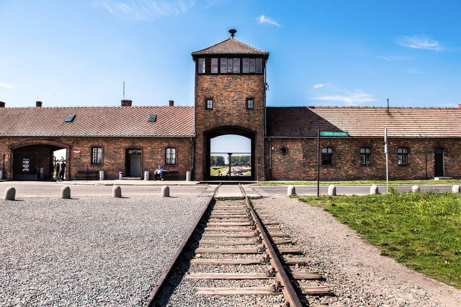 Krakow: Auschwitz-Birkenau & Wieliczka Salt Mine Day Tour - Why this combination works from Krakow