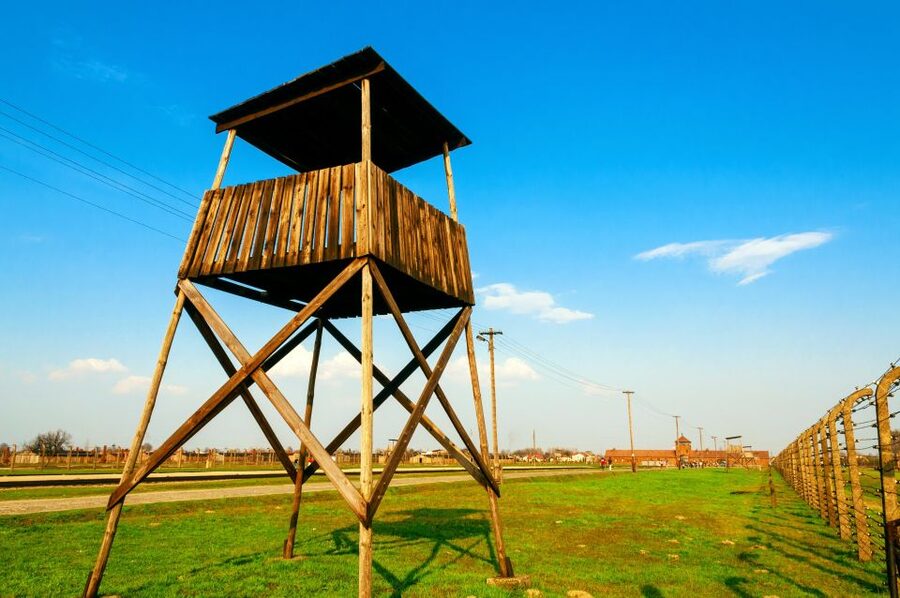 Krakow: Auschwitz Guided Tour with Optional Hotel Pickup - The short break and move to Birkenau