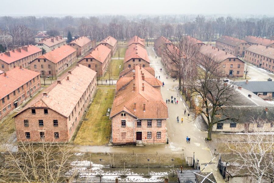Krakow: Auschwitz Guided Tour with Pickup and Optional Lunch - Auschwitz I and the first guided visit