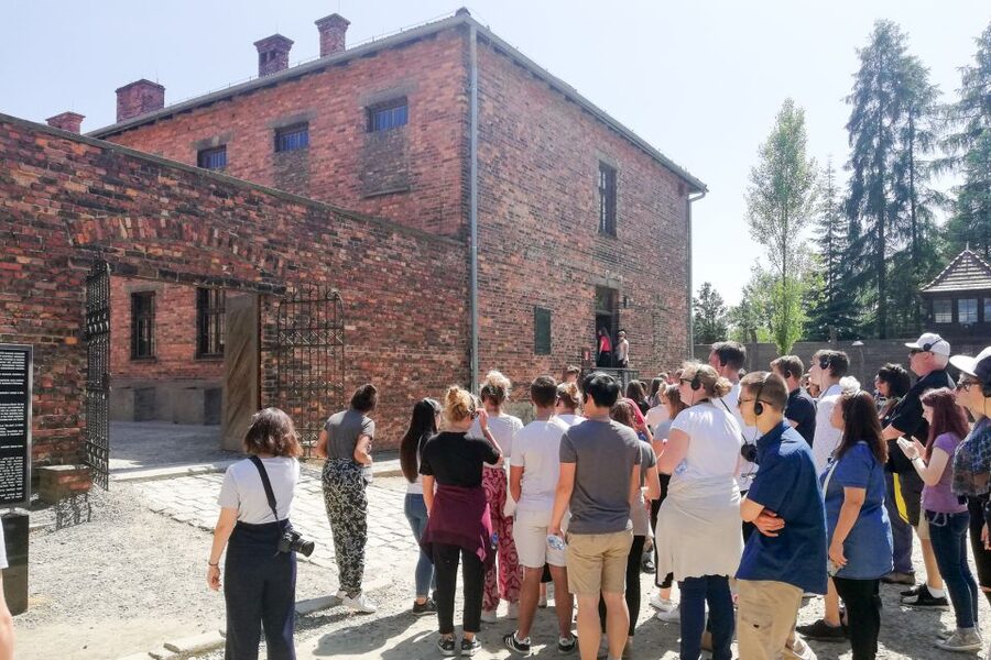 Krakow: Auschwitz Guided Tour with Pickup and Optional Lunch - Practical advice for a more respectful visit