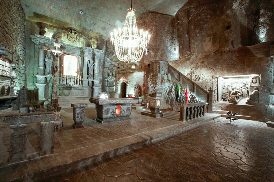 Krakow: Auschwitz & Wieliczka Salt Mine Guided Day Tour - One day, two very different places
