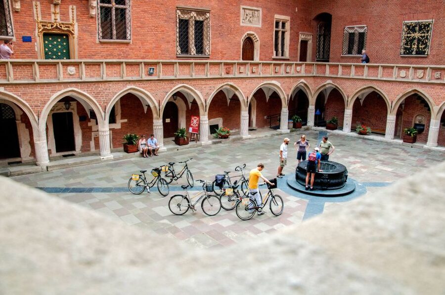 Krakow: Bike Tour of Old Town, Jewish Quarter and the Ghetto - Main Market Square to Florian Gate