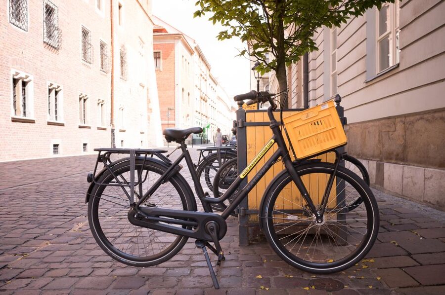 Krakow: Bike Tour of Old Town, Jewish Quarter and the Ghetto - Wawel Castle and the Vistula riverfront