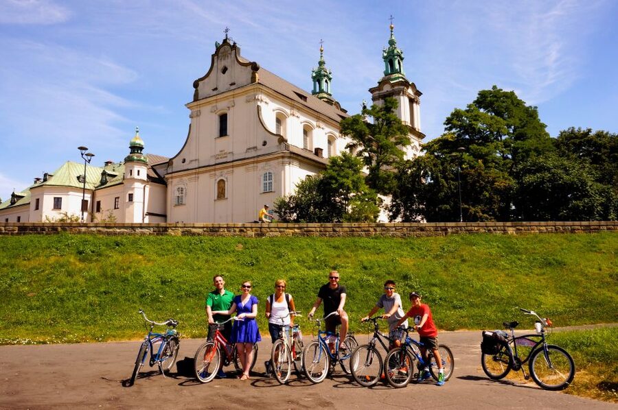 Krakow: Bike Tour of the Old Town, Kazimierz, and the Ghetto - Old Town highlights, from the square to Wawel
